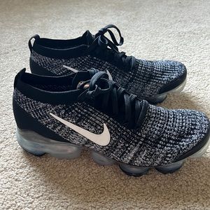 Nike air vapor max flyknit 3. Mens size 10 US.
